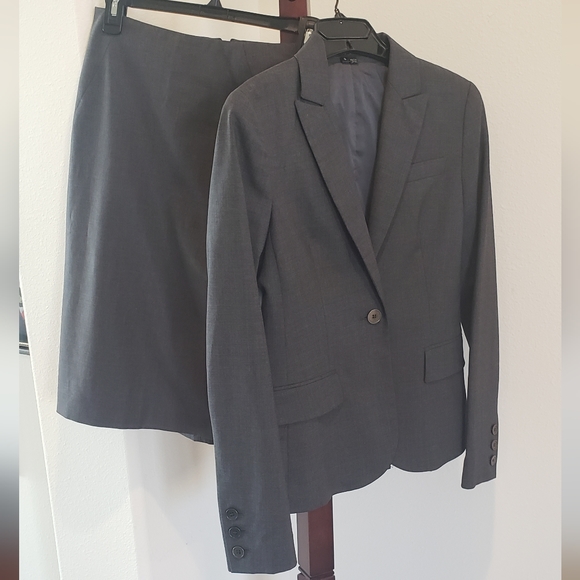 Theory Dresses & Skirts - Theory charcoal gray wool women's 2-piece suit